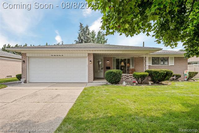 front view picture of 19232 Candlelight, Roseville, MI. 48066