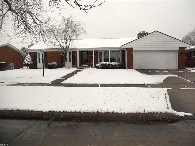 front view picture of 19503 Skyline, Roseville, MI. 48066