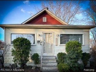 front view picture of 22711 Euclid, Saint Clair Shores, MI. 48082