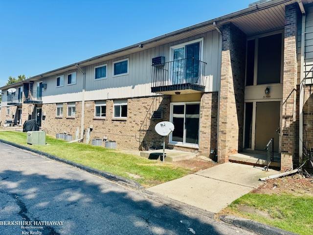 front view picture of 31555 Fraser Dr, Fraser, MI. 48026