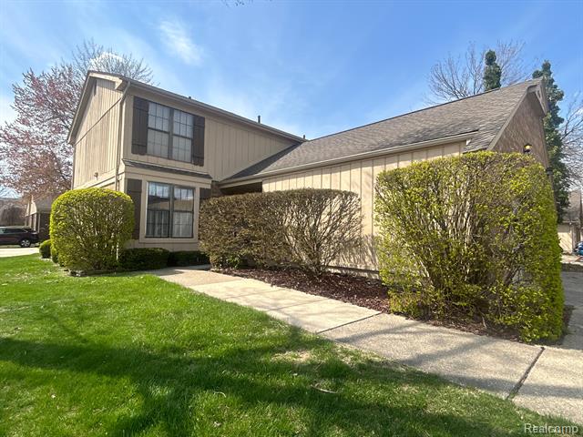 front view picture of 31751 Hickory Ln, Warren, MI. 48093