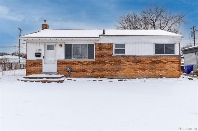 front view picture of 18048 Summer Lane So, Fraser, MI. 48026