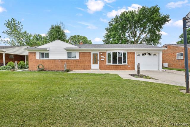 front view picture of 23312 Shoreview, Saint Clair Shores, MI. 48082