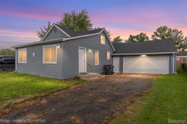 front view picture of 22937 Detour, Saint Clair Shores, MI. 48082