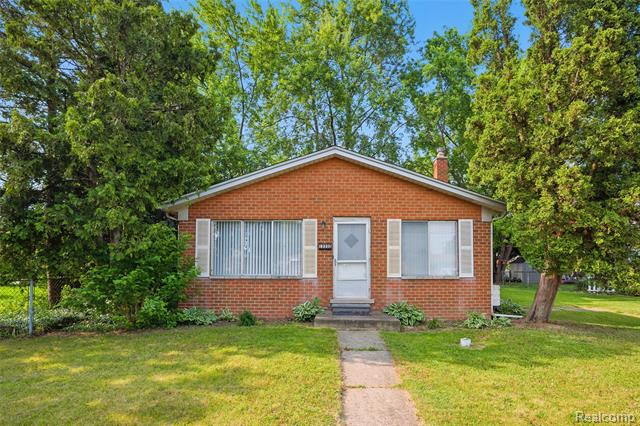 front view picture of 13332 Masonic, Warren, MI. 48088