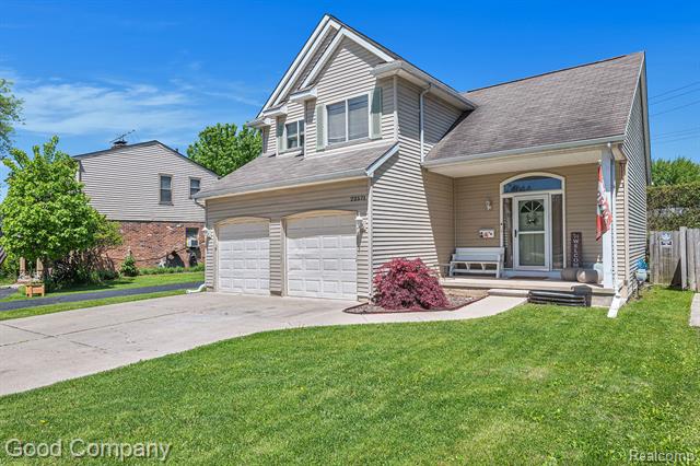 front view picture of 22571 13 Mile Rd, Saint Clair Shores, MI. 48082