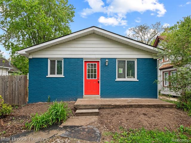 front view picture of 21357 Poinciana St, Southfield, MI. 48033