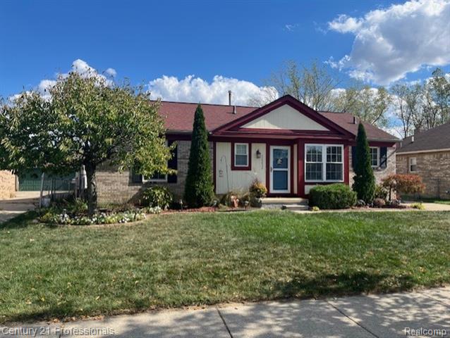 front view picture of 32252 Warner Court, Warren, MI. 48092