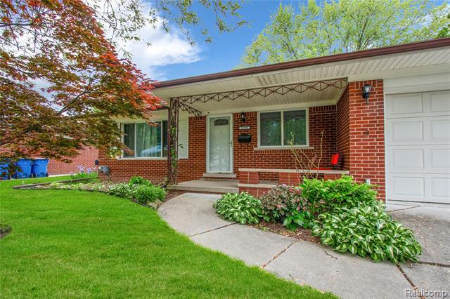 front view picture of 31835 Wellston, Warren, MI. 48093