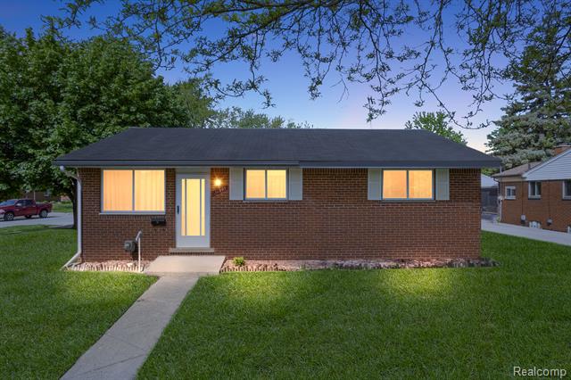 front view picture of 31545 Slumber Lane, Fraser, MI. 48026