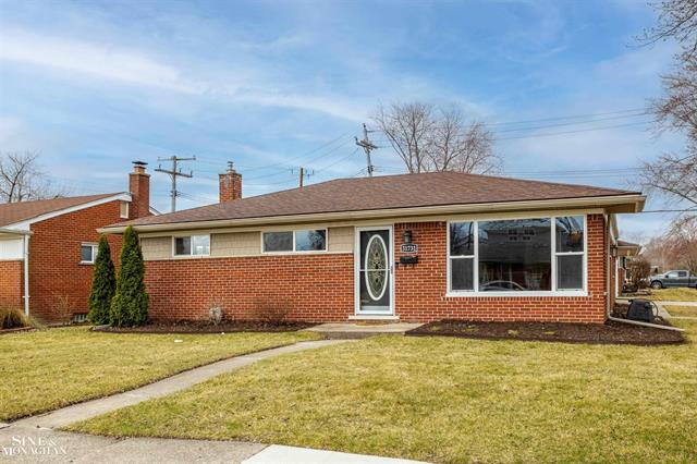 front view picture of 31731 Tanglewood, Saint Clair Shores, MI. 48082
