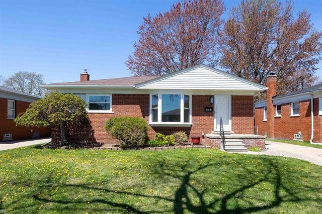 front view picture of 21601 Parkway, Saint Clair Shores, MI. 48082