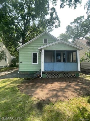 front view picture of 154 Stratford Rd, Ferndale, MI. 48220