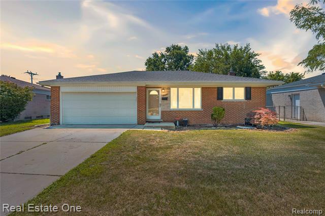 front view picture of 3528 Hillcrest, Warren, MI. 48092