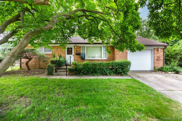 front view picture of 4144 Hillcrest, Warren, MI. 48092
