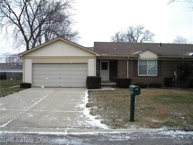 front view picture of 22701 Shoreview Ct, Saint Clair Shores, MI. 48082