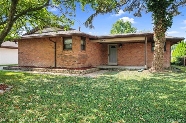 front view picture of 23030 Edgewater, Saint Clair Shores, MI. 48082