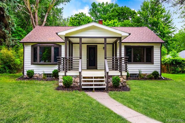 front view picture of 19355 Mc Kinnon, Roseville, MI. 48066