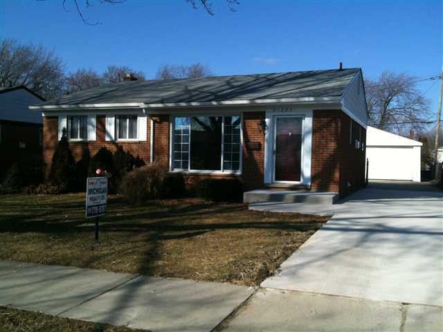 front view picture of 21225 Parkway, Saint Clair Shores, MI. 48082