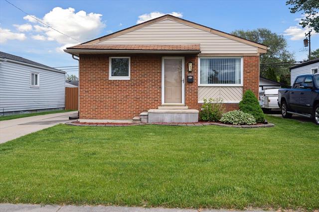 front view picture of 31920 St Margaret, Saint Clair Shores, MI. 48082
