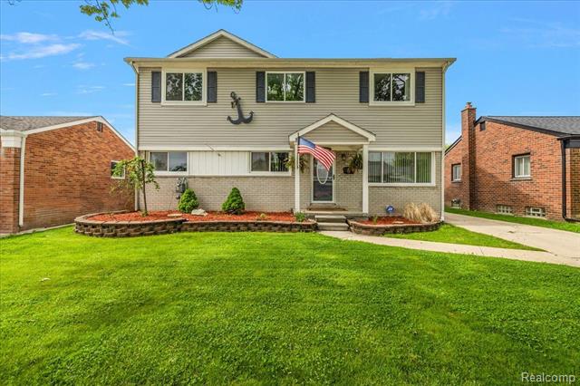 front view picture of 23142 Port, Saint Clair Shores, MI. 48082