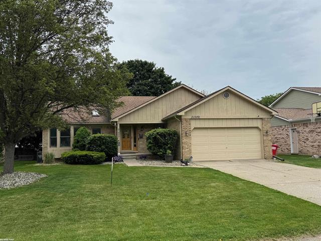 front view picture of 31520 Schoolcraft, Fraser, MI. 48026