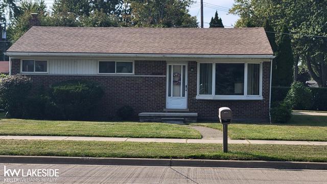 front view picture of 32819 Jefferson, Saint Clair Shores, MI. 48082