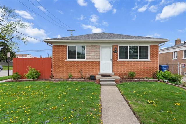 front view picture of 32317 Ruehle, Warren, MI. 48093