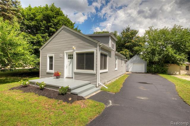 front view picture of 21440 Collingham Ave, Farmington, MI. 48336