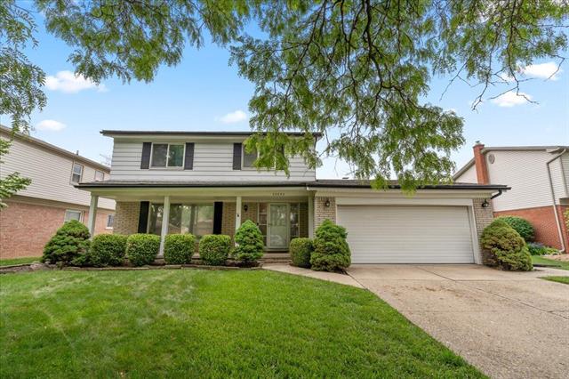 front view picture of 32052 Cambridge, Warren, MI. 48093