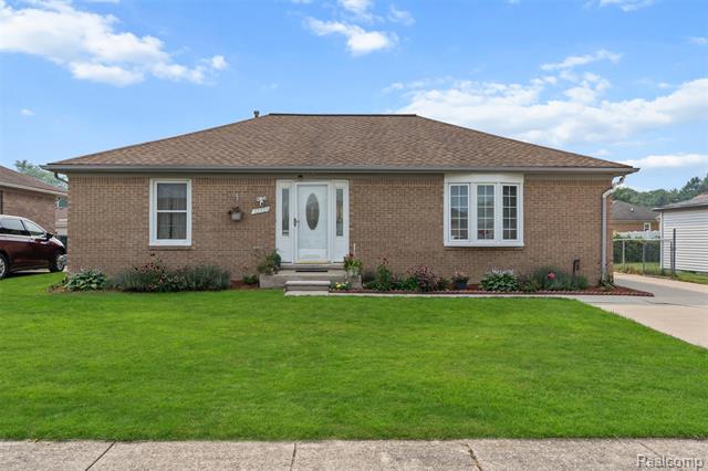 front view picture of 32323 Wilcox Court, Warren, MI. 48092