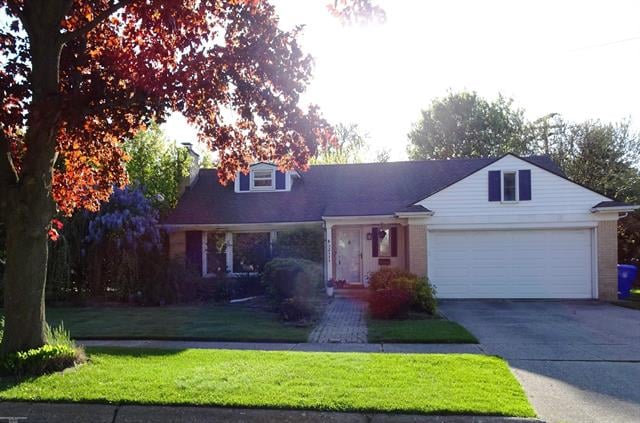 front view picture of 32111 Crestwood, Fraser, MI. 48026