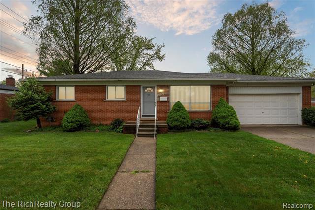 front view picture of 32186 Susilane, Roseville, MI. 48066