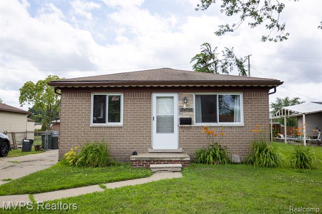 front view picture of 22730 Masonic, Saint Clair Shores, MI. 48082