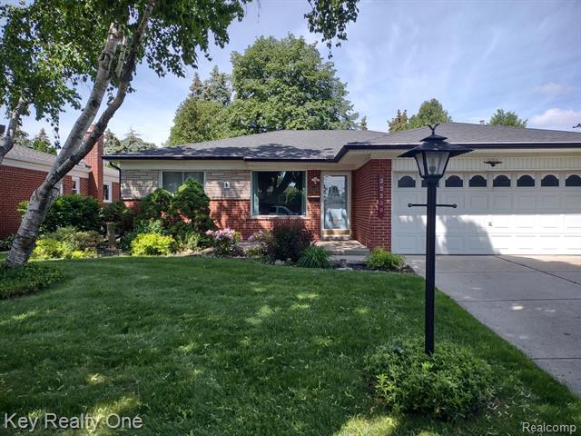 front view picture of 32259 Shawn, Warren, MI. 48088