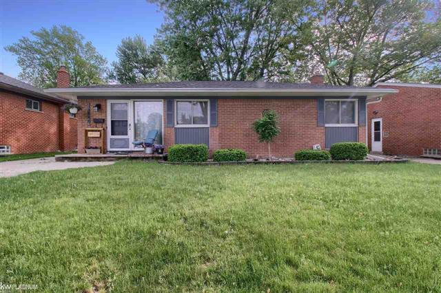 front view picture of 23548 Recreation, Saint Clair Shores, MI. 48082