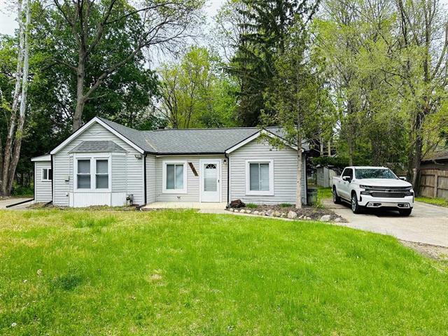 front view picture of 22800 Cottage Dr, Southfield, MI. 48033