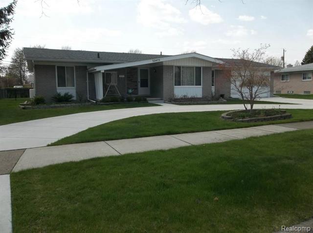 front view picture of 32475 Coventry Place, Warren, MI. 48093