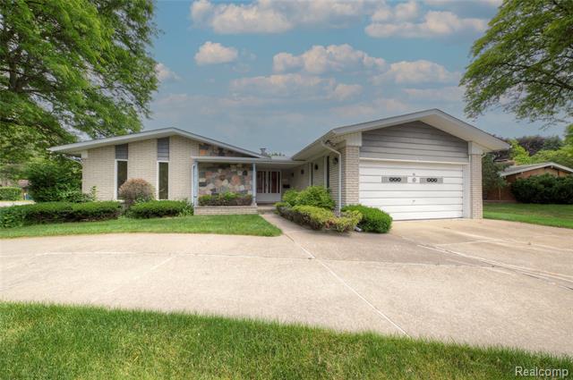 front view picture of 16191 Erin, Fraser, MI. 48026