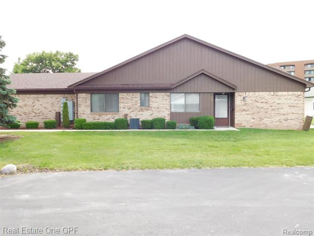 front view picture of 656 Country Club Dr, Saint Clair Shores, MI. 48082