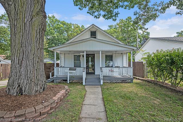 front view picture of 228 Kensington Ave, Ferndale, MI. 48220