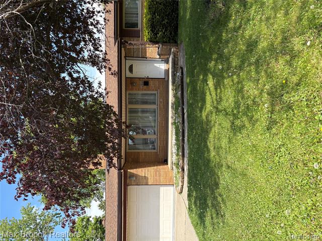 front view picture of 32850 Winnie, Warren, MI. 48093