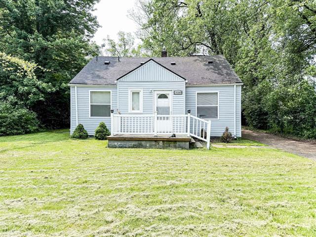 front view picture of 19549 Melrose Ave, Southfield, MI. 48075
