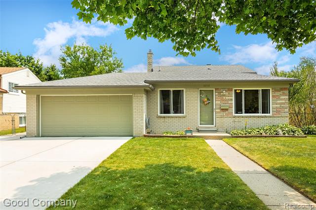 front view picture of 32712 Columbus, Warren, MI. 48088