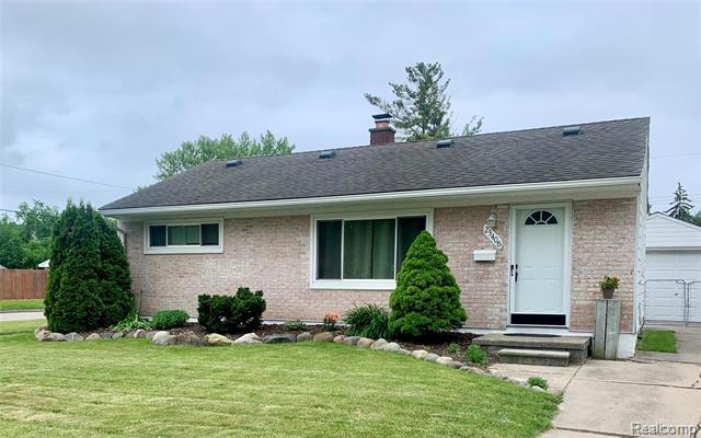 front view picture of 23406 Glenbrook, Saint Clair Shores, MI. 48082