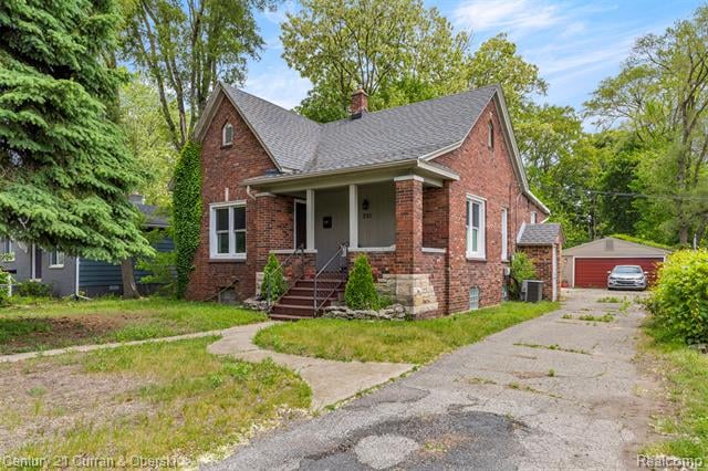 front view picture of 210 Saint Louis St, Ferndale, MI. 48220