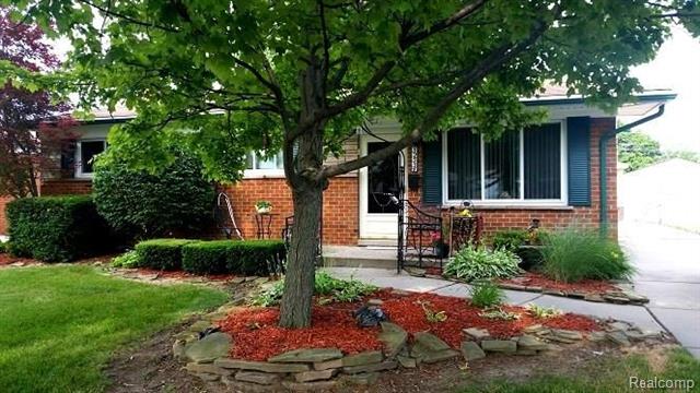 front view picture of 32534 Beechwood, Warren, MI. 48088