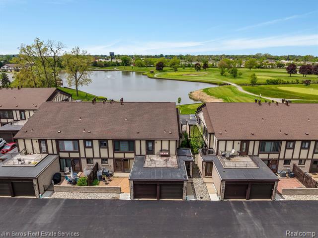 front view picture of 1089 Country Club Dr, Saint Clair Shores, MI. 48082