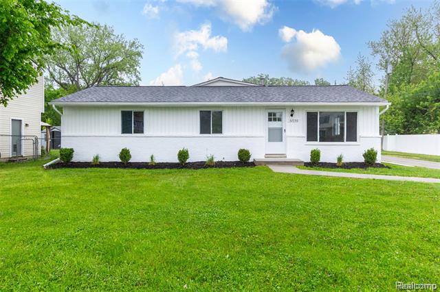 front view picture of 32330 Robeson, Saint Clair Shores, MI. 48082