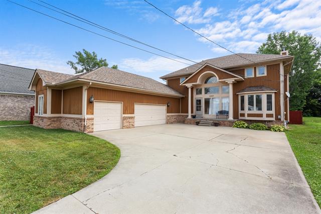 front view picture of 32424 Robeson, Saint Clair Shores, MI. 48082